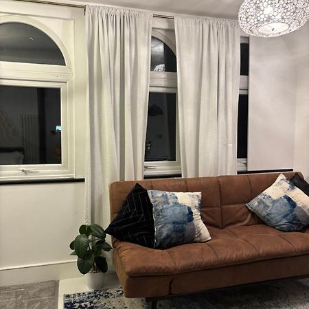 Newly Renovated Modern Studio Apartment In West Kensington ロンドン エクステリア 写真