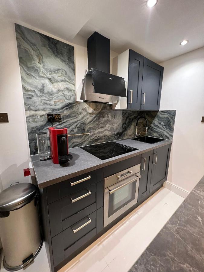 Newly Renovated Modern Studio Apartment In West Kensington ロンドン エクステリア 写真