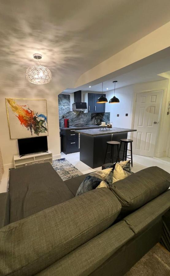 Newly Renovated Modern Studio Apartment In West Kensington ロンドン エクステリア 写真
