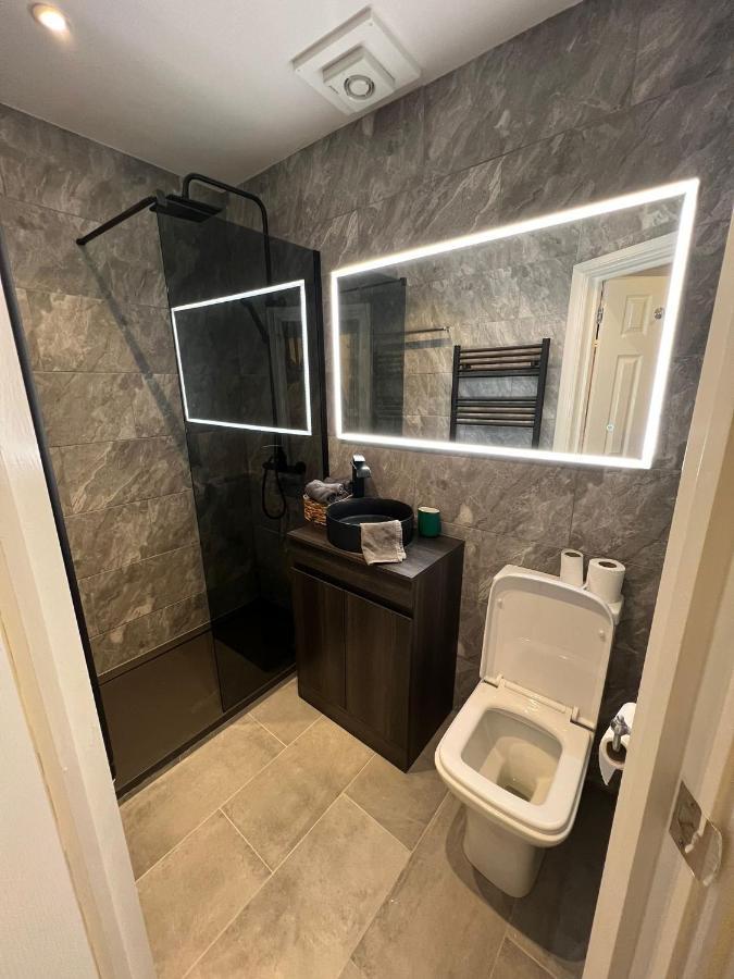 Newly Renovated Modern Studio Apartment In West Kensington ロンドン エクステリア 写真