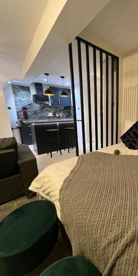 Newly Renovated Modern Studio Apartment In West Kensington ロンドン エクステリア 写真