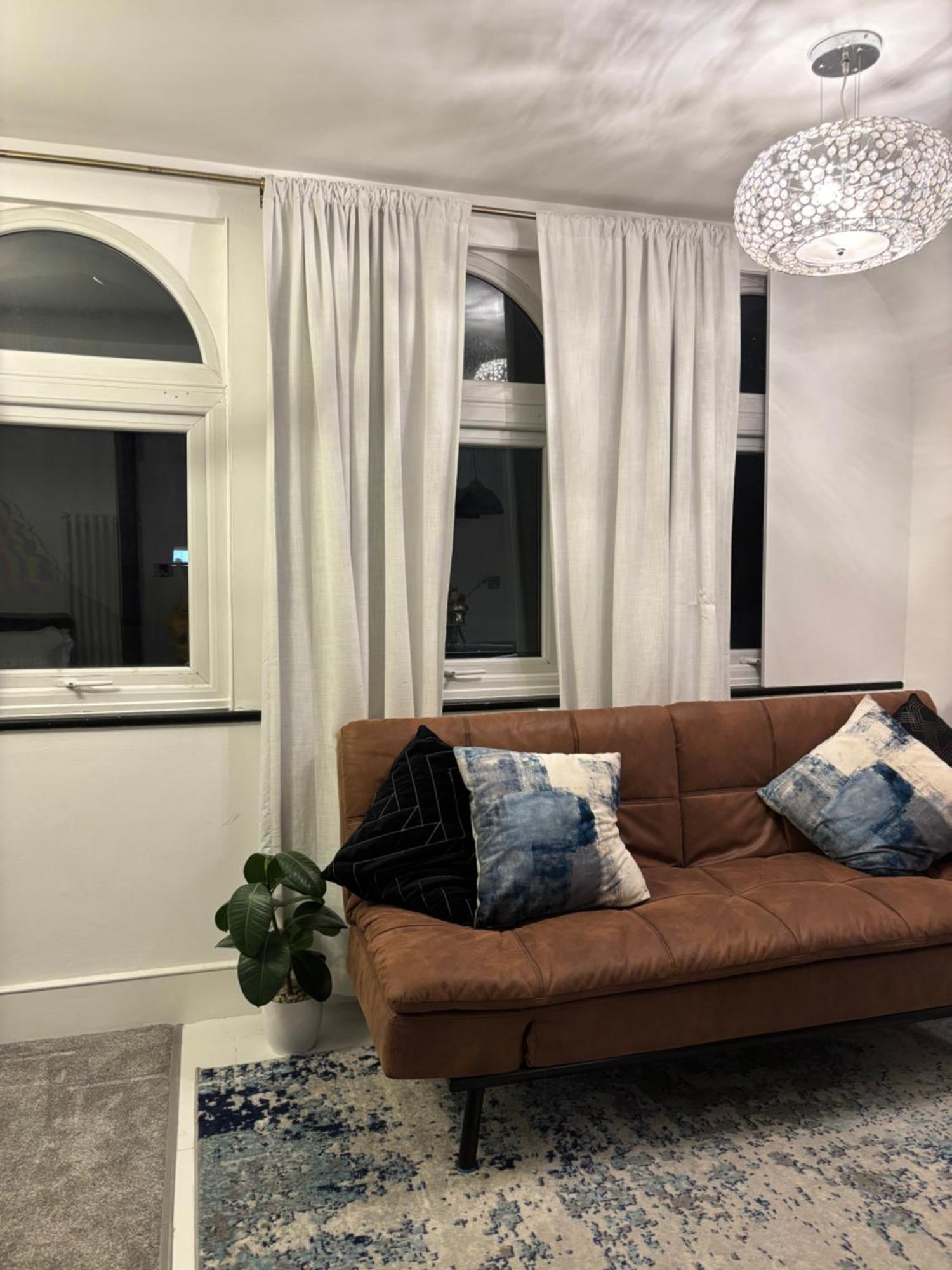 Newly Renovated Modern Studio Apartment In West Kensington ロンドン エクステリア 写真