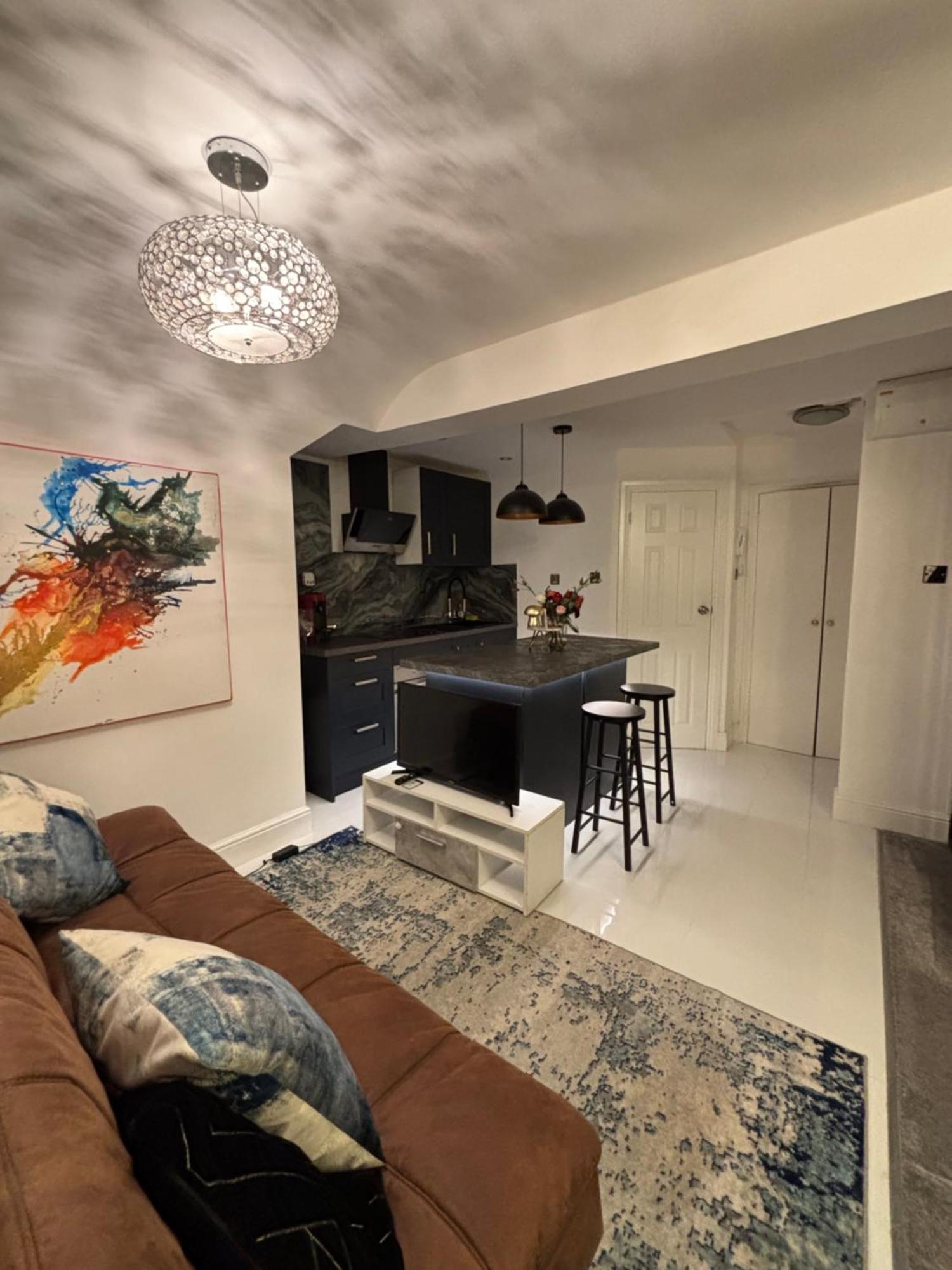 Newly Renovated Modern Studio Apartment In West Kensington ロンドン エクステリア 写真