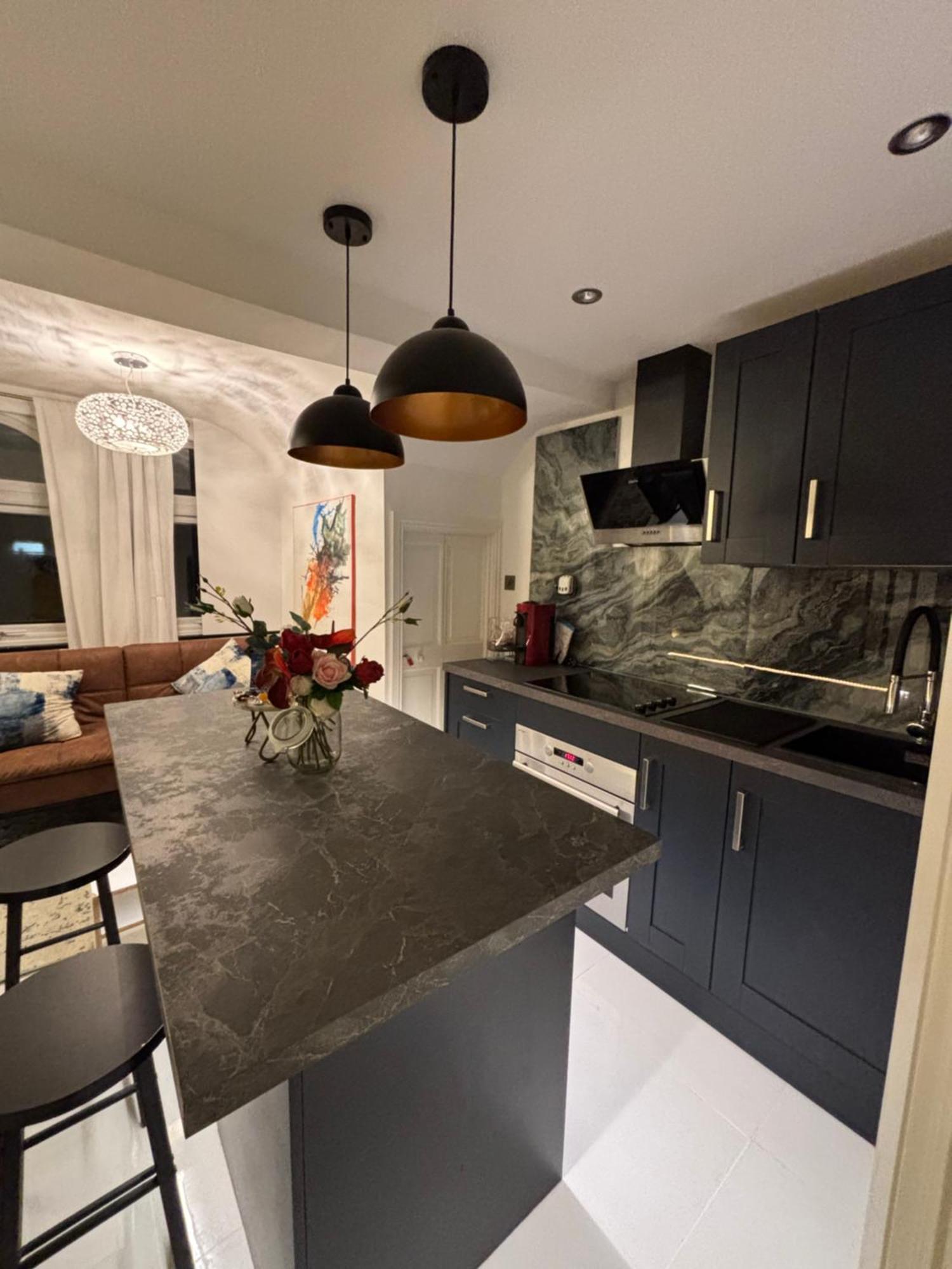 Newly Renovated Modern Studio Apartment In West Kensington ロンドン エクステリア 写真