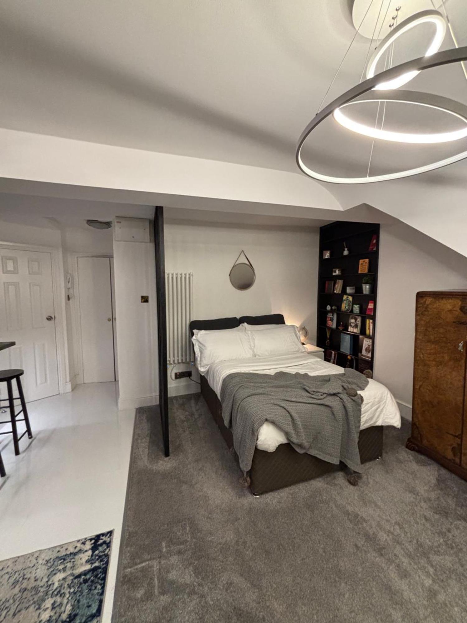 Newly Renovated Modern Studio Apartment In West Kensington ロンドン エクステリア 写真
